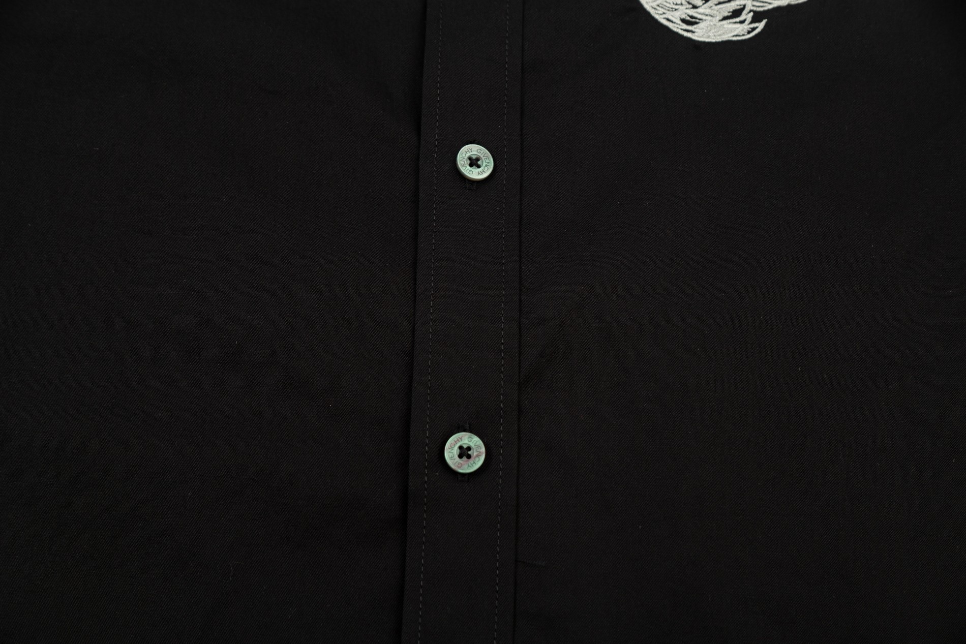 【Givenchy公式旗艦店】好評に付き再入荷！！