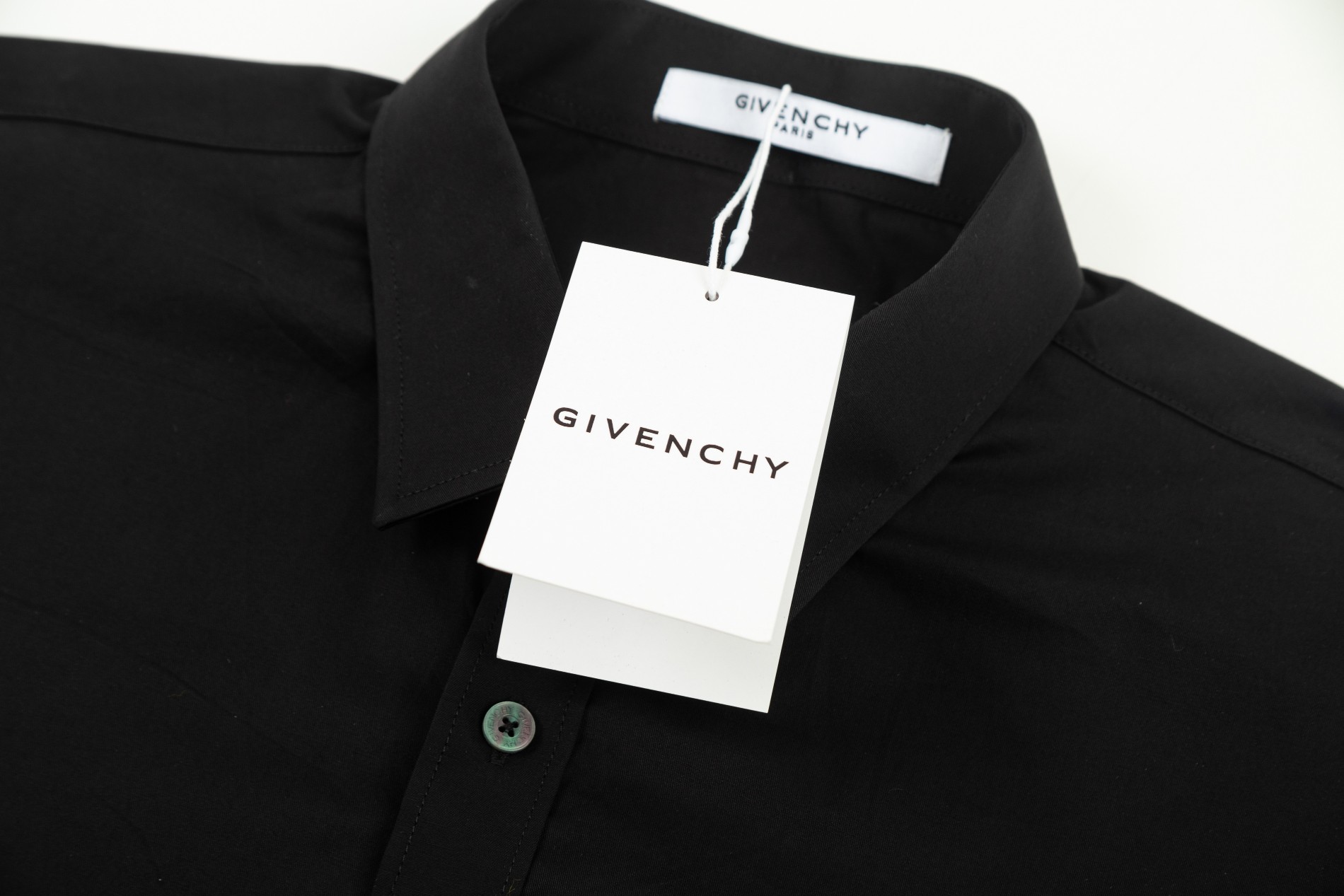 【Givenchy公式旗艦店】好評に付き再入荷！！