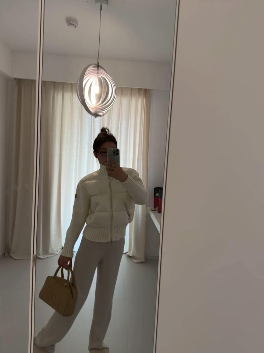 【人気商品】MONCLERレディース ウールハイネックショート丈ダウンジャケット 無地