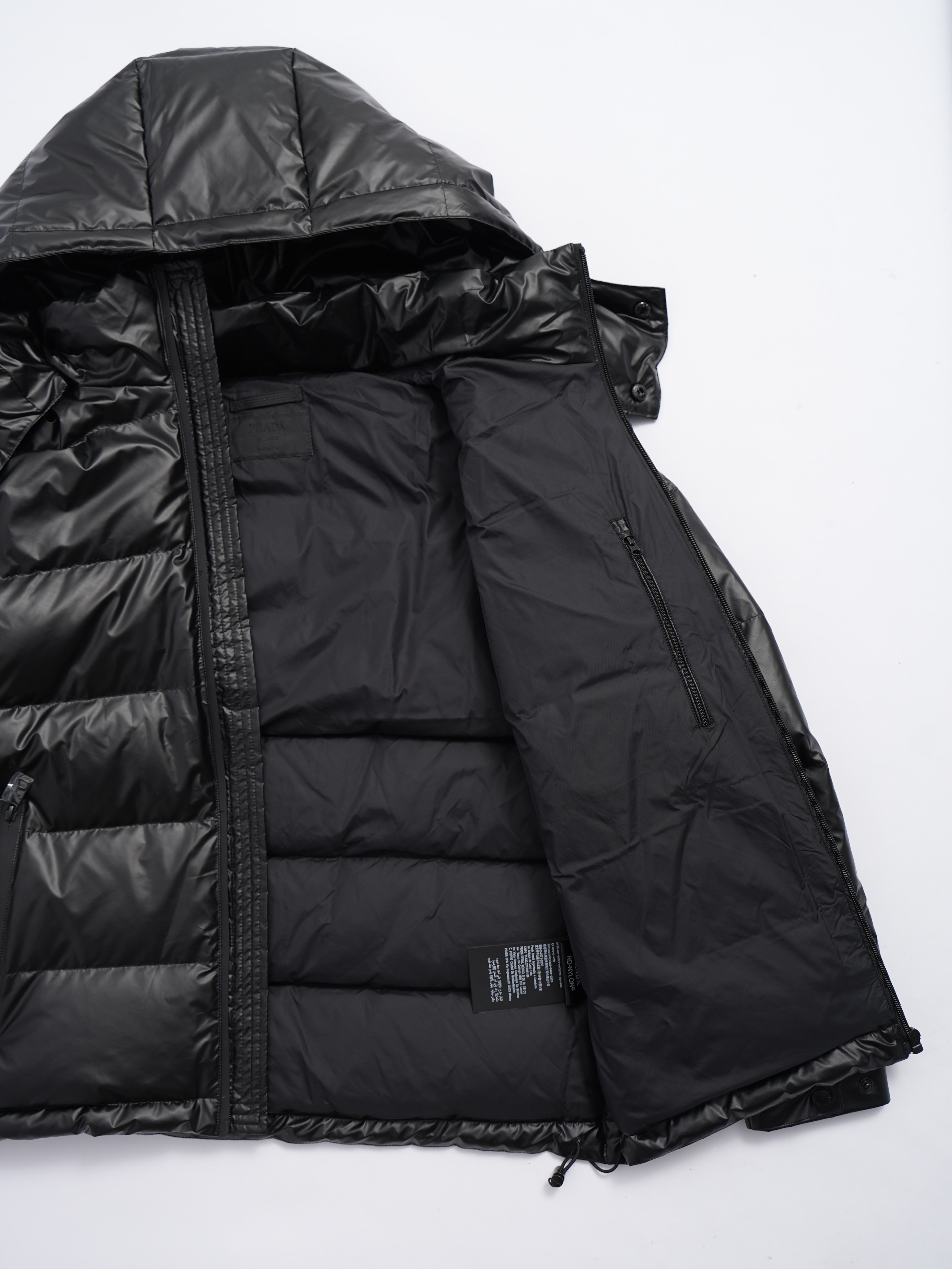 PRADAプラダ 冬のダウンジャケット 旬の新作 ユニセックス