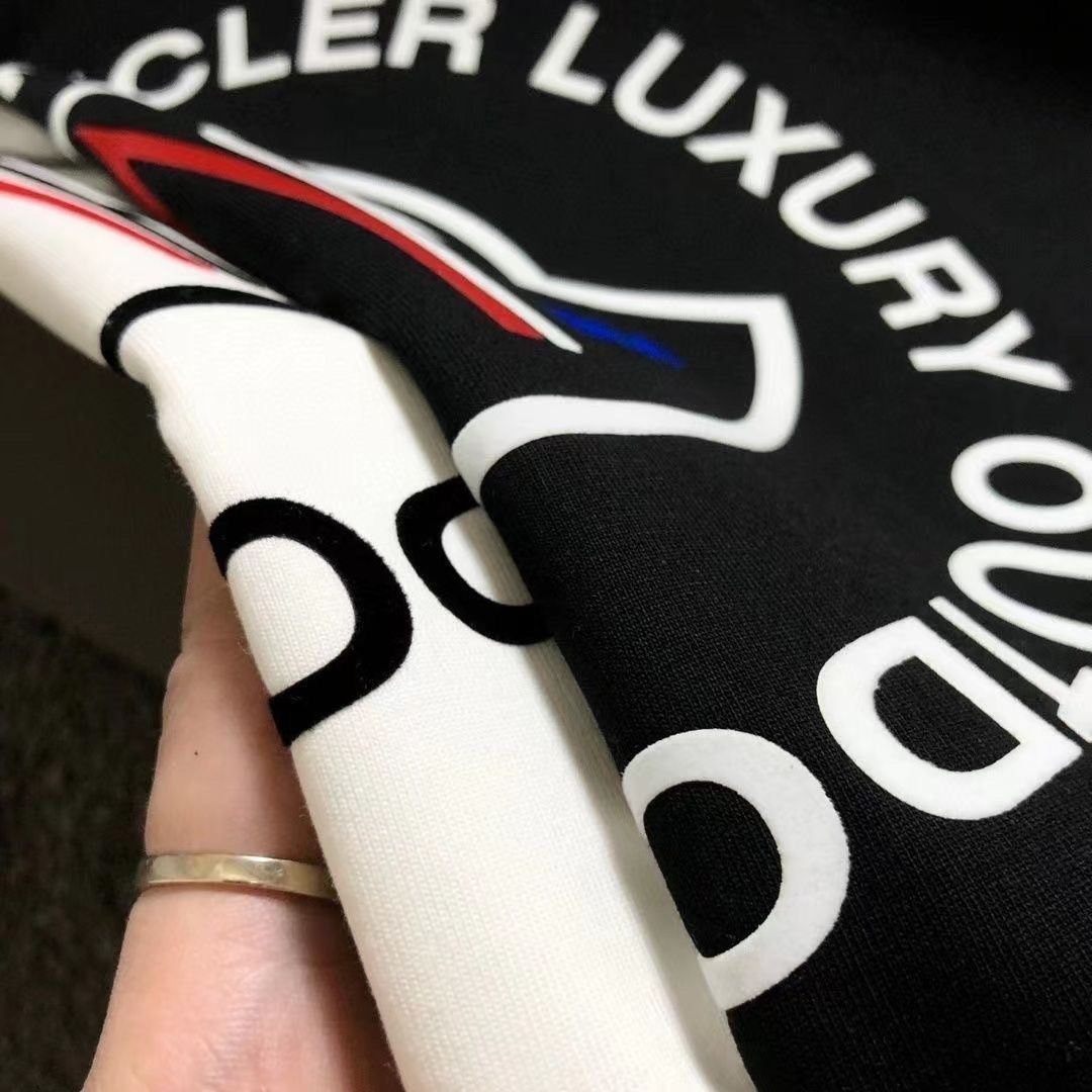 【Moncler 】（モンクレール）男女兼用、ご好評に付き再入荷！