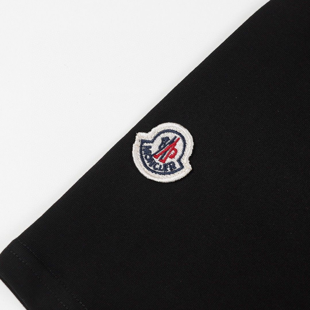 【Moncler 】（モンクレール）男女兼用、ご好評に付き再入荷！