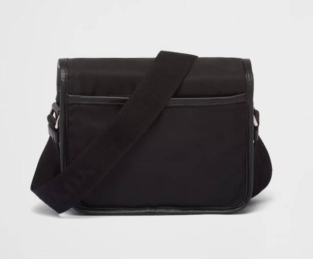 【完売前に！コンパクトに♪】プラダ ショルダーバッグ