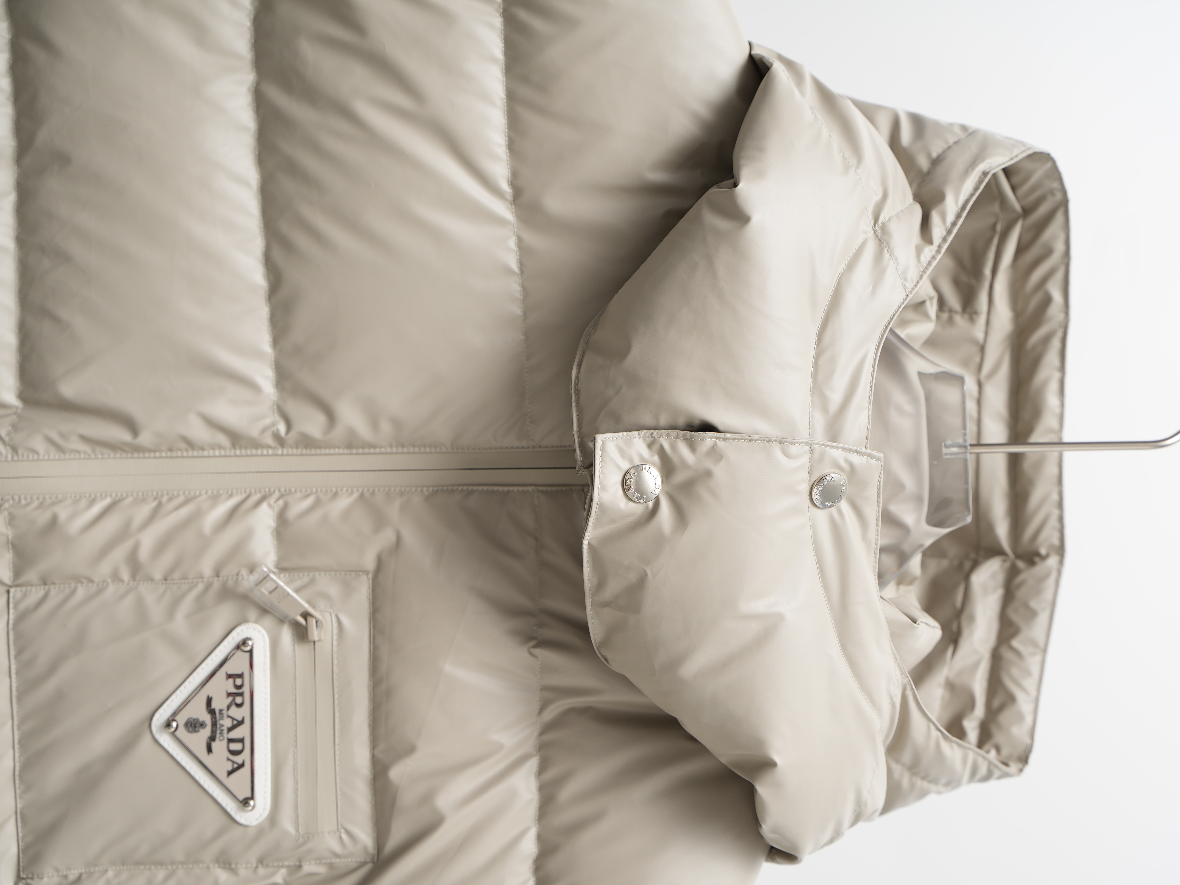 PRADAプラダ 冬のダウンジャケット 旬の新作 ユニセックス