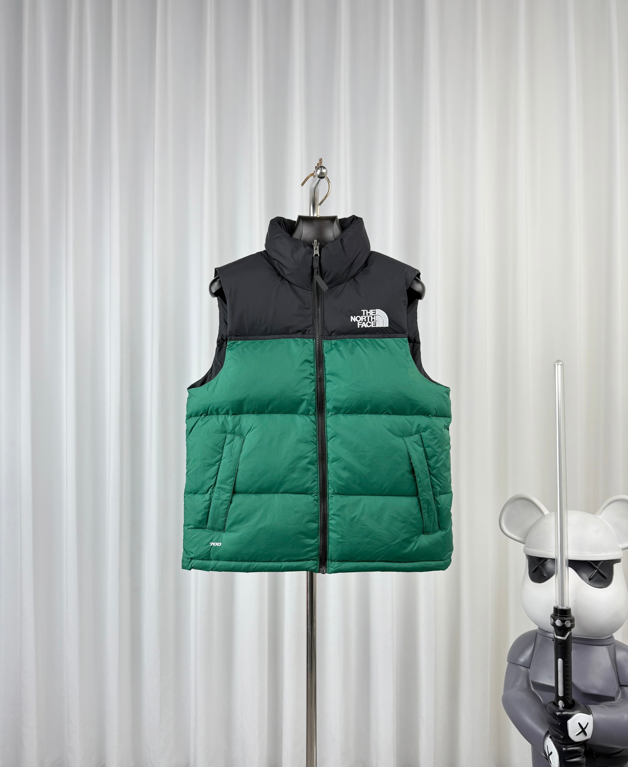 𝐓𝐡𝐞 𝐍𝐨𝐫𝐭𝐡 𝐅𝐚𝐜𝐞 1996 ノースフェイス キッズダウンベスト／子供用ダウンベストmoncler