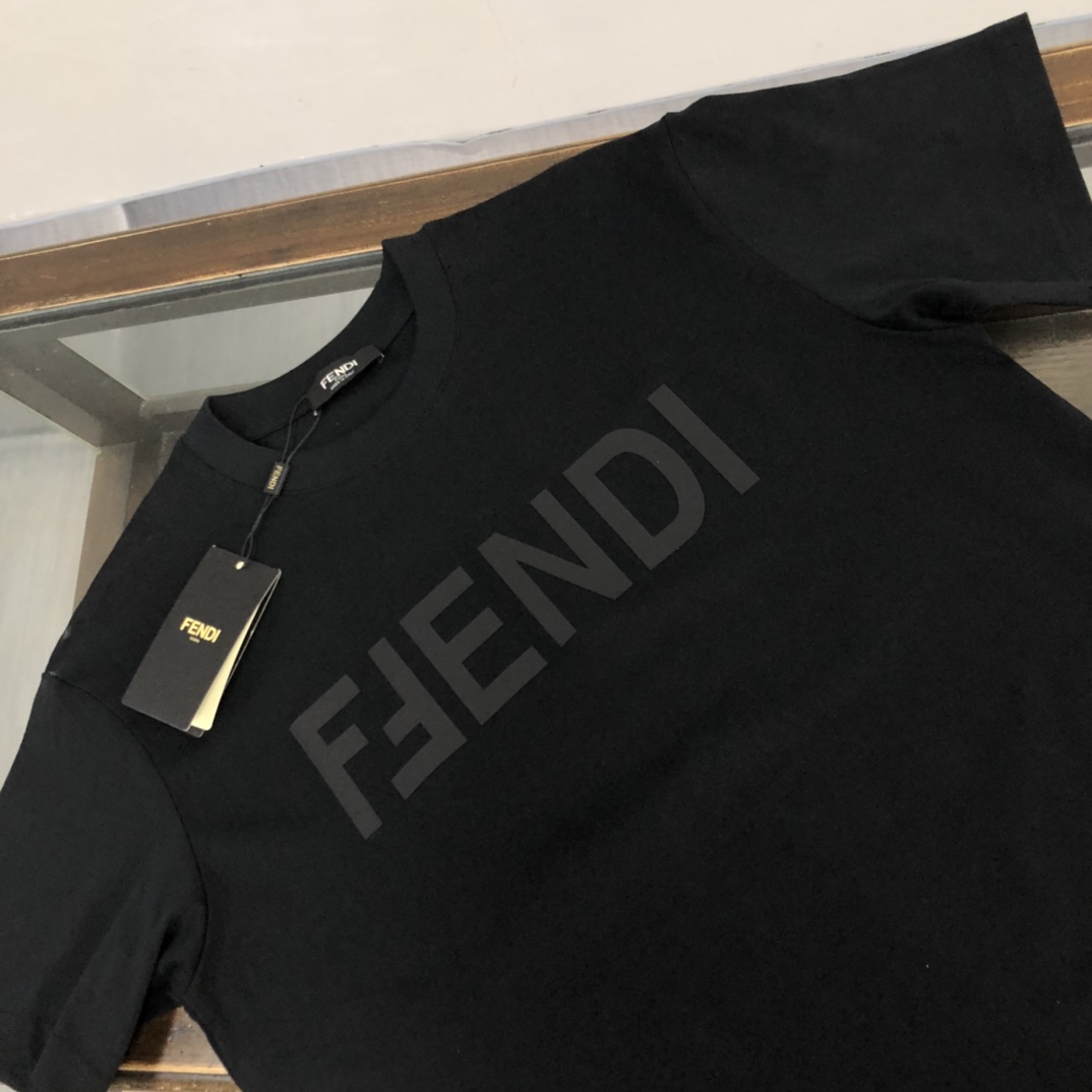 【FENDI】【在庫あり】【即日出荷】（フェンディ）男女兼用