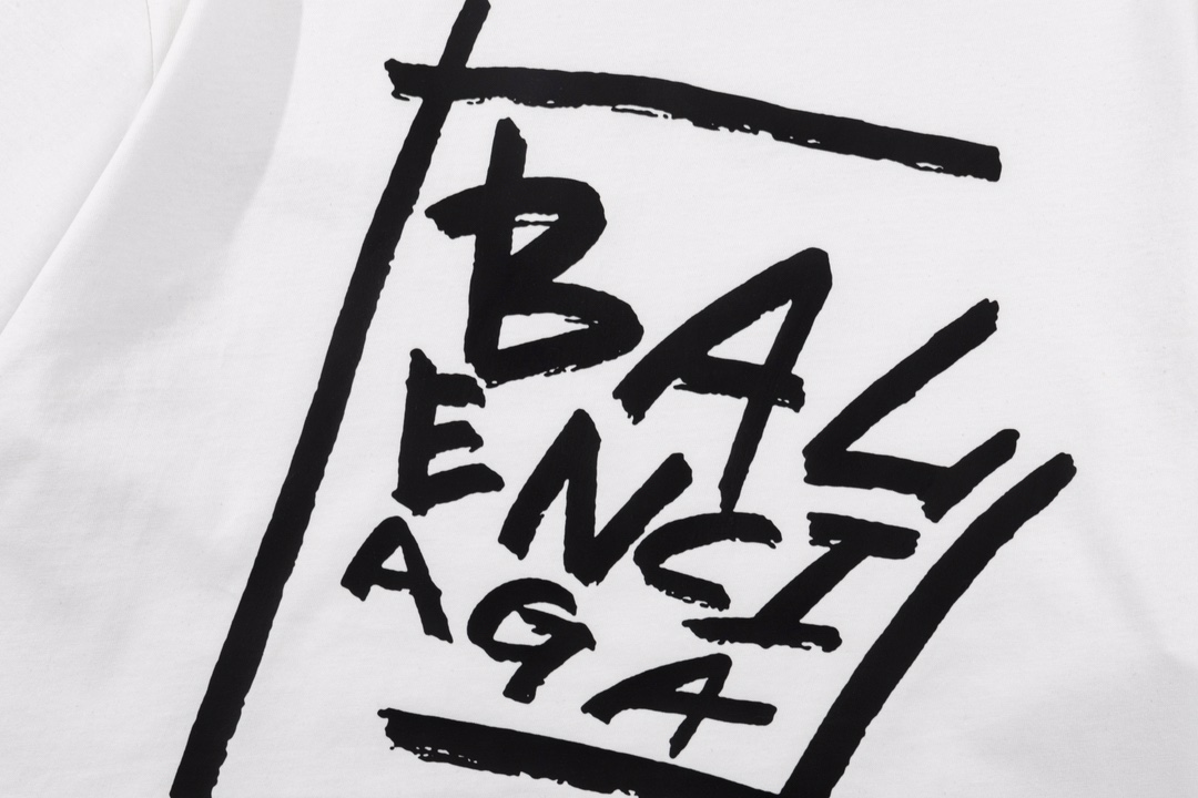 【BALENCIAGA】（バレンシアガ ）Tシャツ ご好評に付き再入荷！