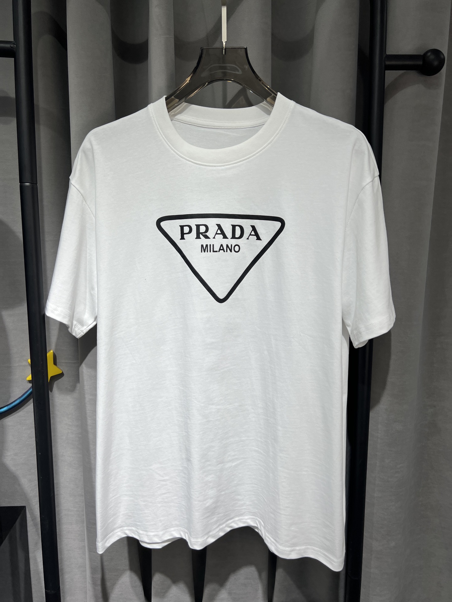 【PRADA 公式旗艦店】プラダ Tシャツご好評に付き再入荷！