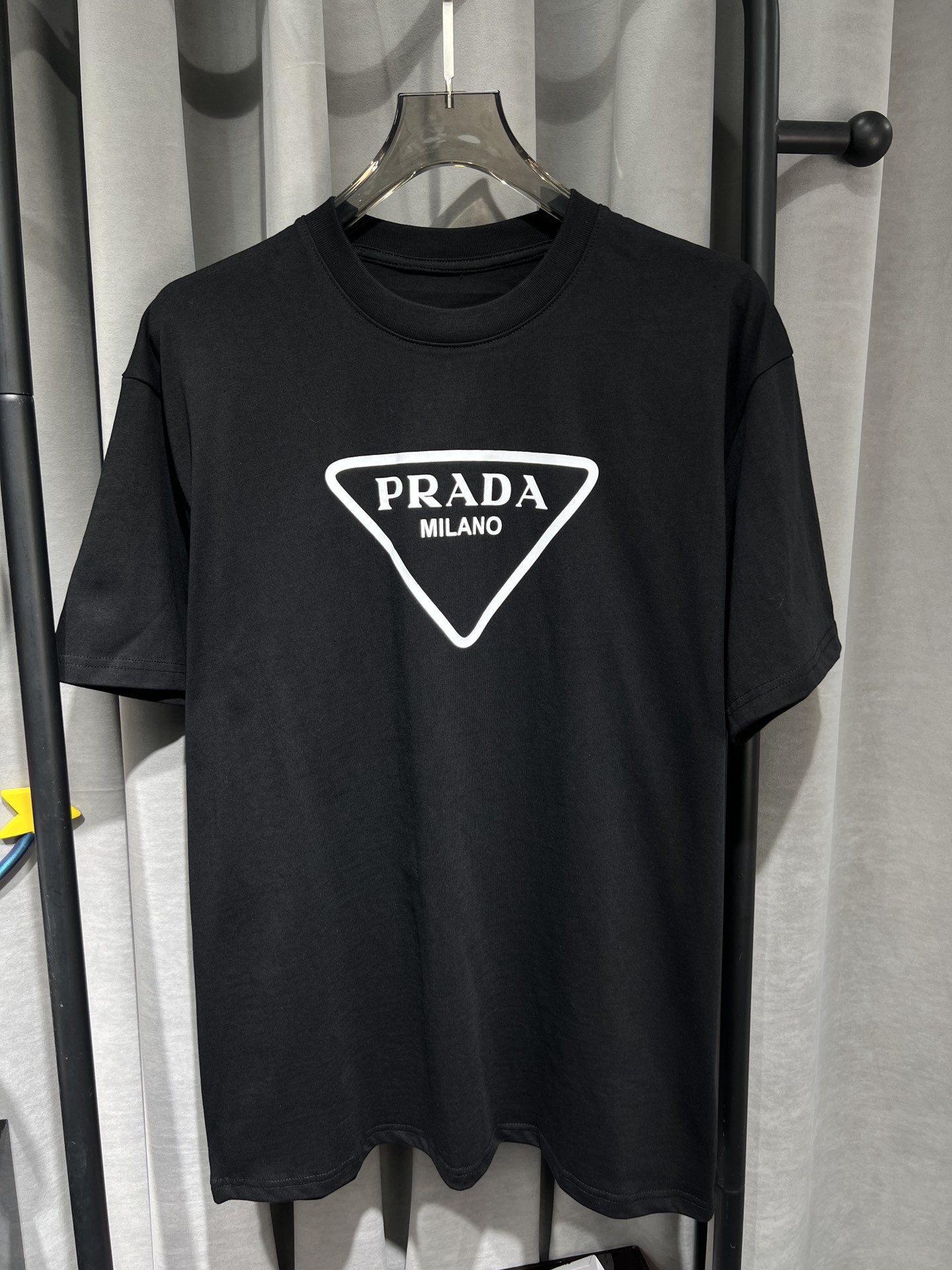 【PRADA 公式旗艦店】プラダ Tシャツご好評に付き再入荷！
