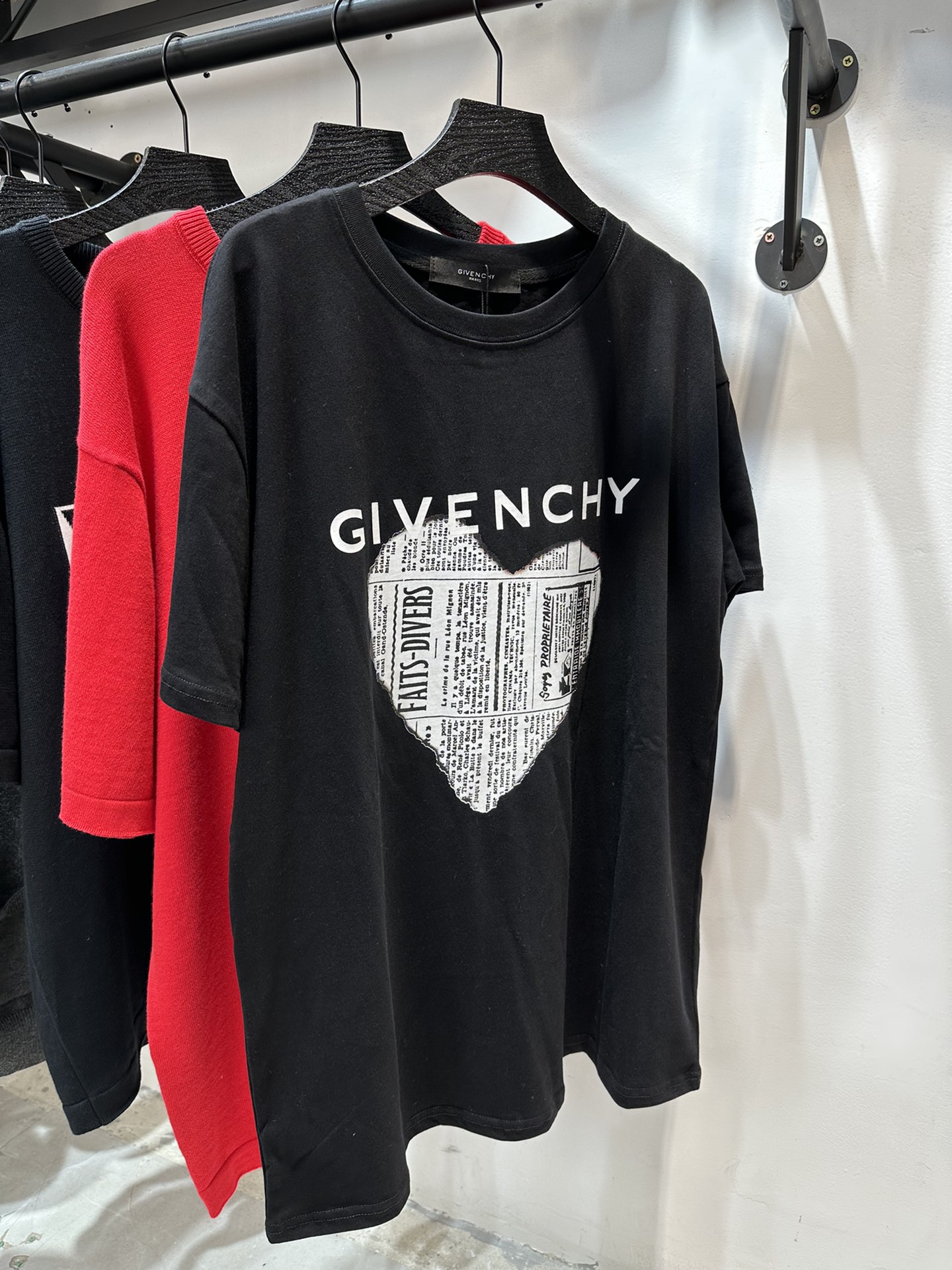 【GIVENCHY 公式旗艦店】 ジバンシー Tシャツ ご好評に付き再入荷！
