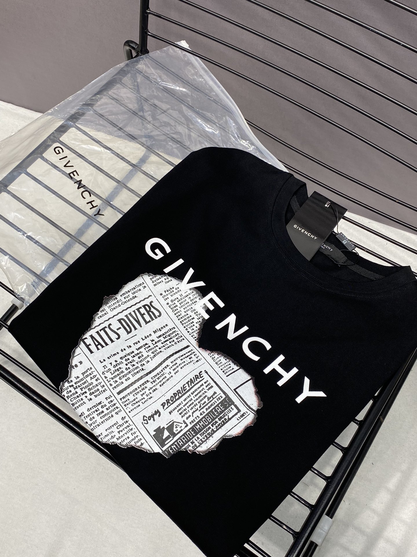 【GIVENCHY 公式旗艦店】 ジバンシー Tシャツ ご好評に付き再入荷！