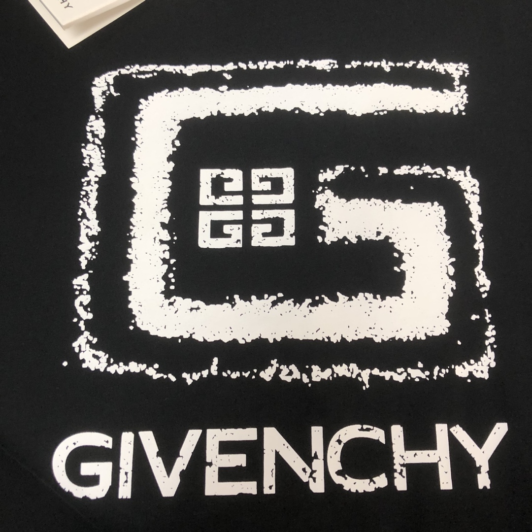 【GIVENCHY 公式旗艦店】ジバンシー Tシャツ ご好評に付き再入荷！