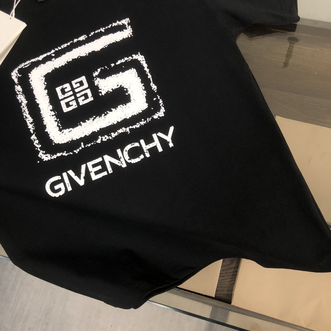 【GIVENCHY 公式旗艦店】ジバンシー Tシャツ ご好評に付き再入荷！