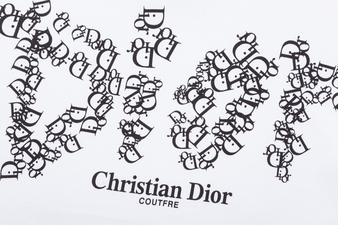 【DIOR】（ディオール）半袖 男女兼用、ご好評に付き再入荷！