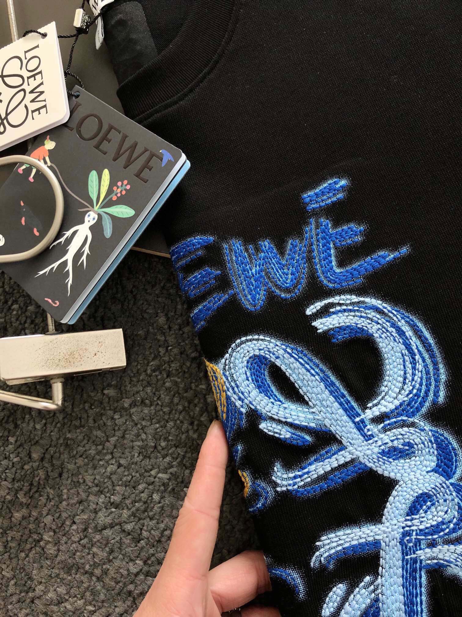 【LOEWE 公式旗艦店】ロエベ Tシャツ ご好評に付き再入荷!