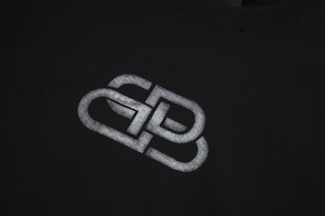 【BALENCIAGA】（バレンシアガ ）半袖Tシャツ、ご好評に付き再入荷！