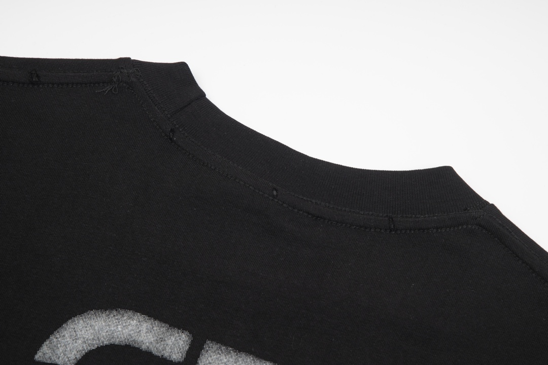 【BALENCIAGA】（バレンシアガ ）半袖Tシャツ、ご好評に付き再入荷！