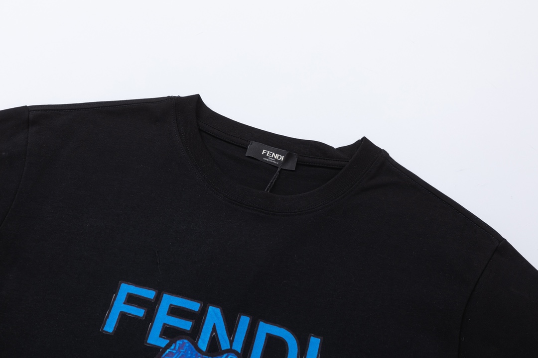 【FENDI公式旗艦店】 Tシャツ ご好評に付き再入荷！
