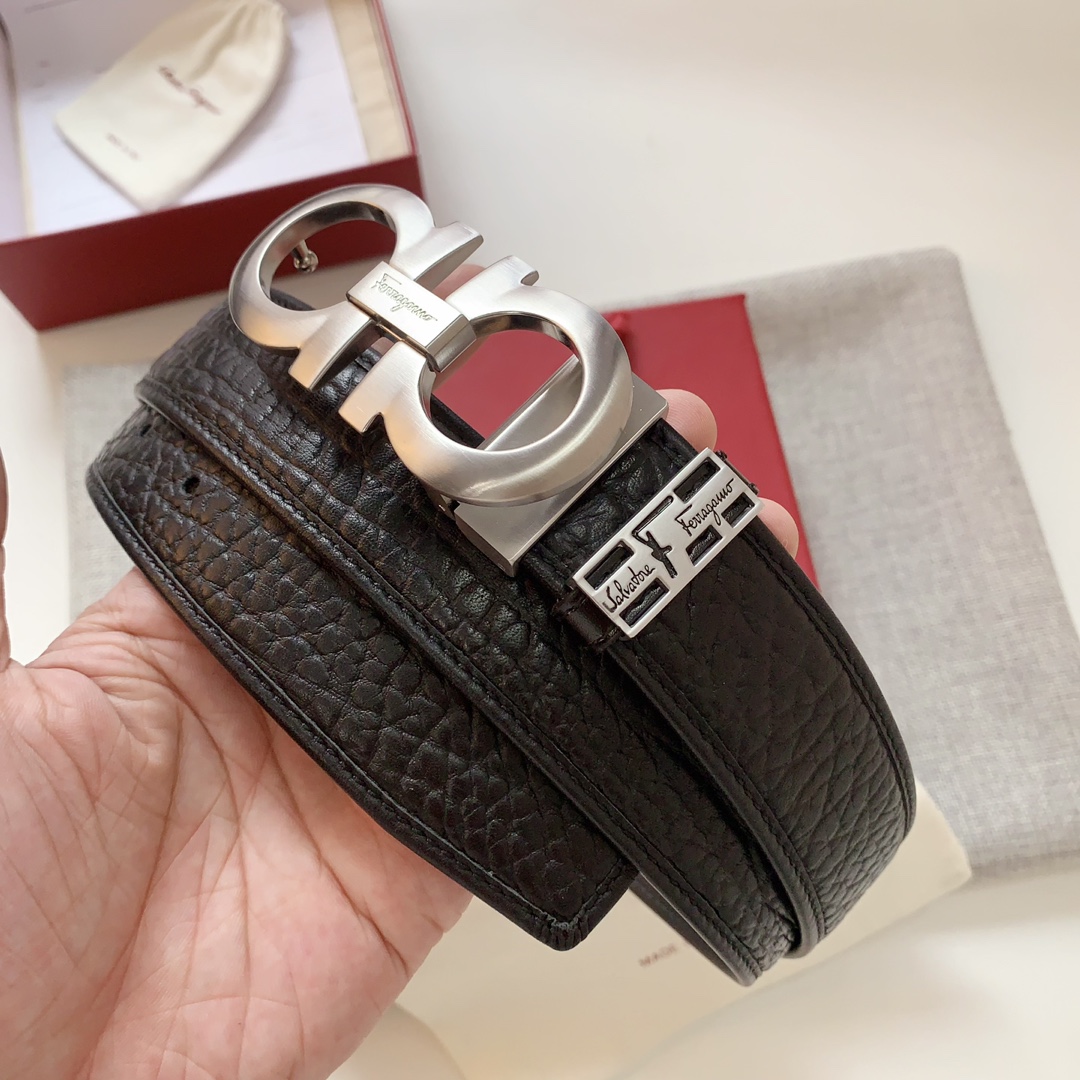 FERRAGAMO  輸入された第一層の牛革の縁取りデザイン