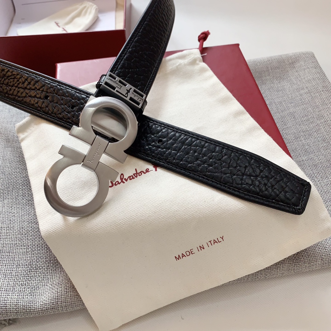 FERRAGAMO  輸入された第一層の牛革の縁取りデザイン