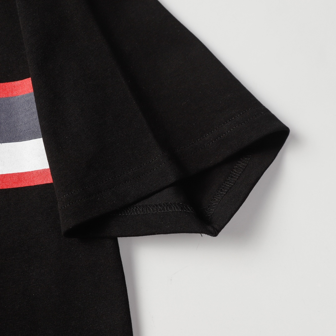 【Prada】( プラダ ) 半袖 男女兼用、ご好評に付き再入荷！