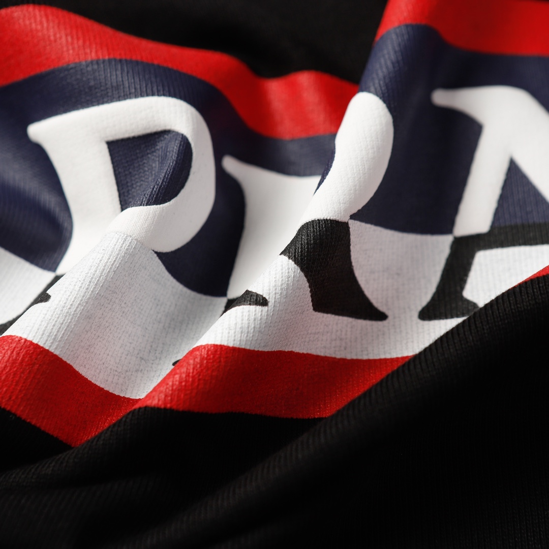 【Prada】( プラダ ) 半袖 男女兼用、ご好評に付き再入荷！