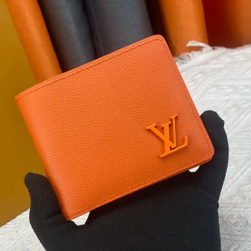 ★Louis Vuitton★クールなキャンバス製で、裏地にはソフトレザーが付いています  M60895