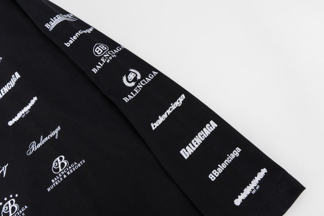 【BALENCIAGA公式旗艦店】好評に付き再入荷！！