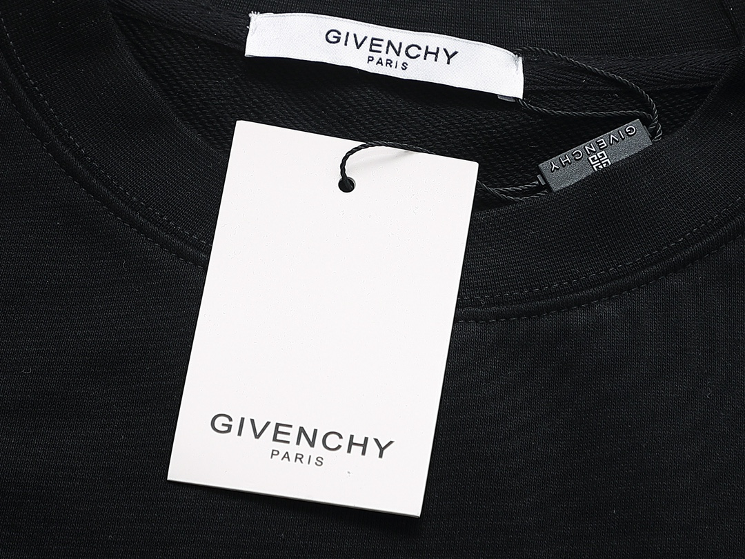 【Givenchy公式旗艦店】好評に付き再入荷!!