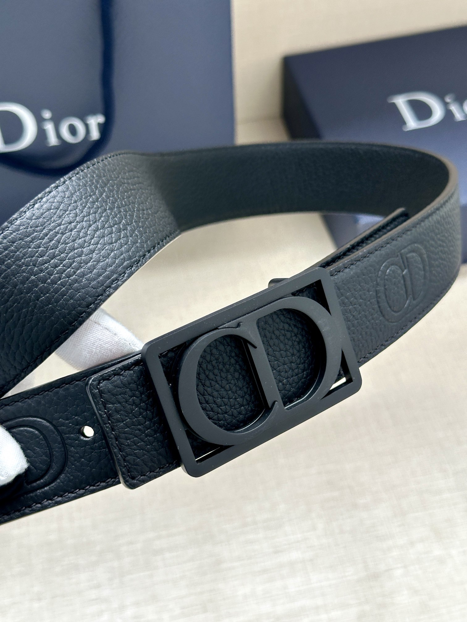 【 Dior 旗艦店】ご好評に付き再入荷!!