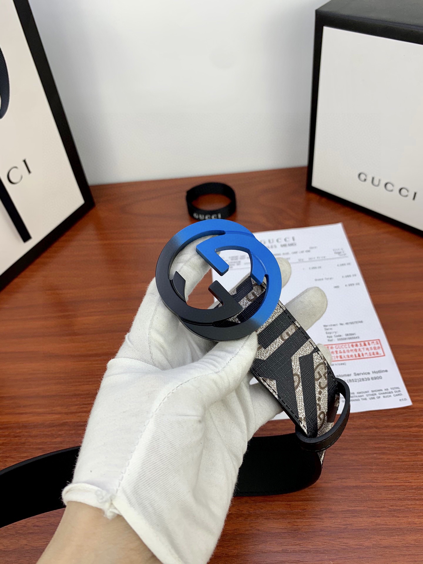 【GUCCI 公式旗艦店】クラシックGファミリーフラワーベルトボディ/初層レザーソール