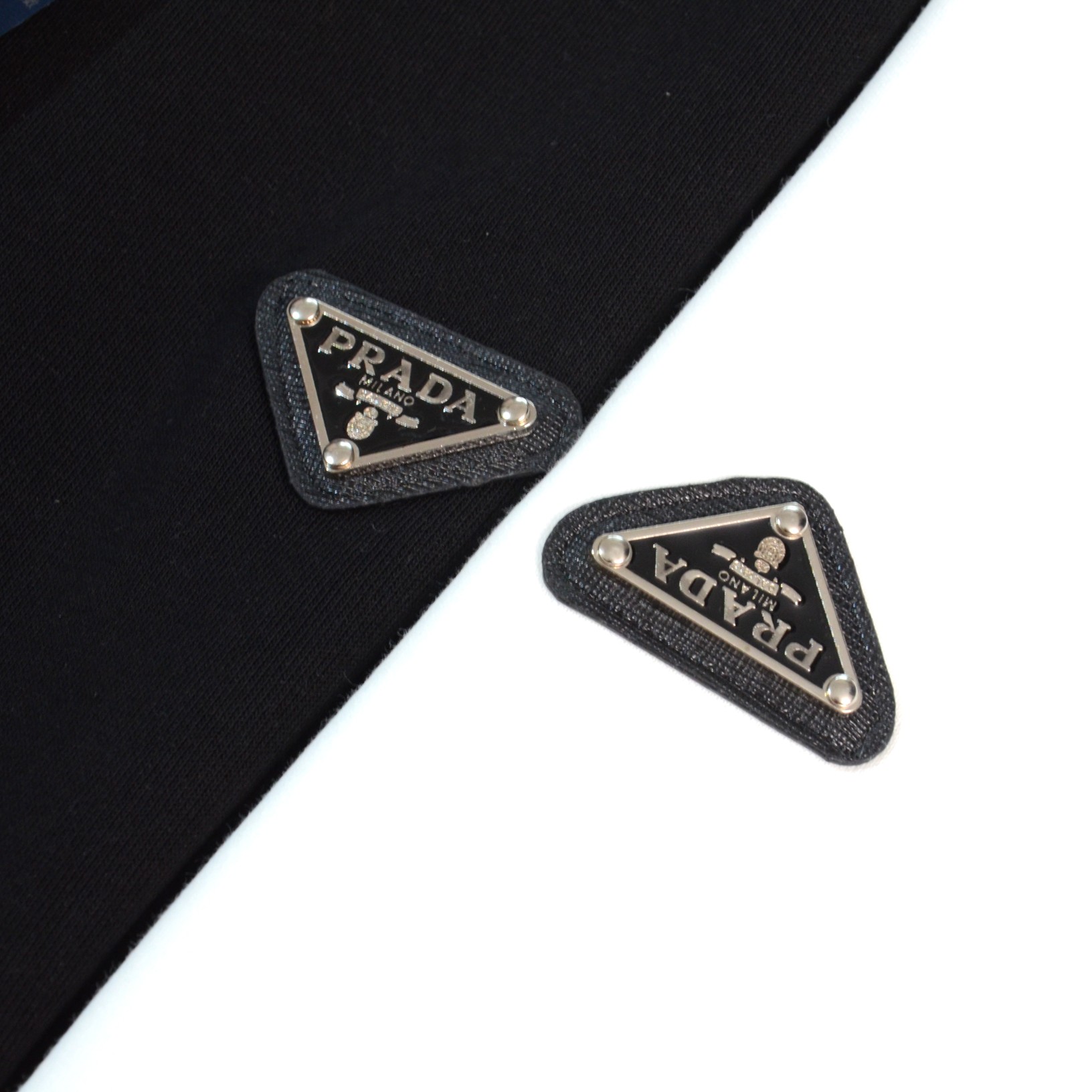 【 PRADA 旗艦店】ご好評に付き再入荷！！