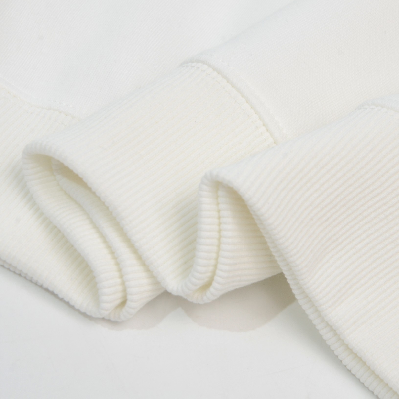 【 PRADA 旗艦店】ご好評に付き再入荷！！