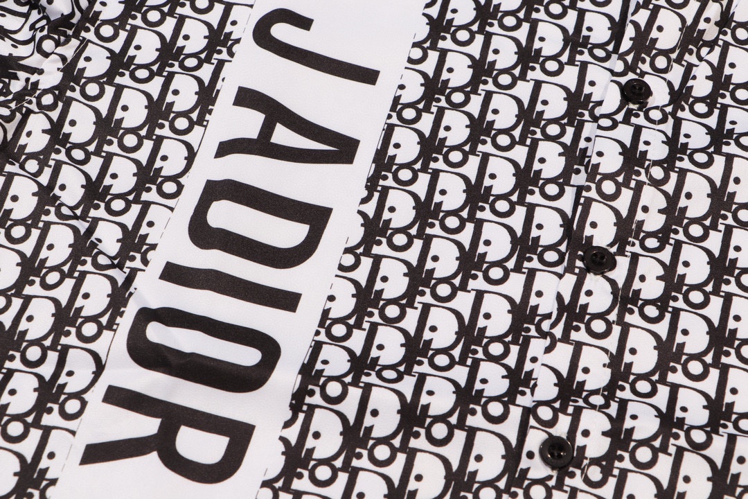 【DIOR 旗艦店】ご好評に付き再入荷!!