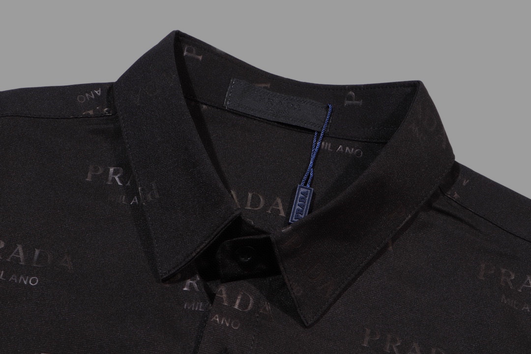 【PRADA公式旗艦店】好評に付き再入荷！！