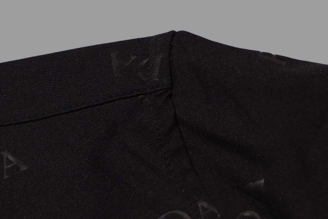 【PRADA公式旗艦店】好評に付き再入荷！！