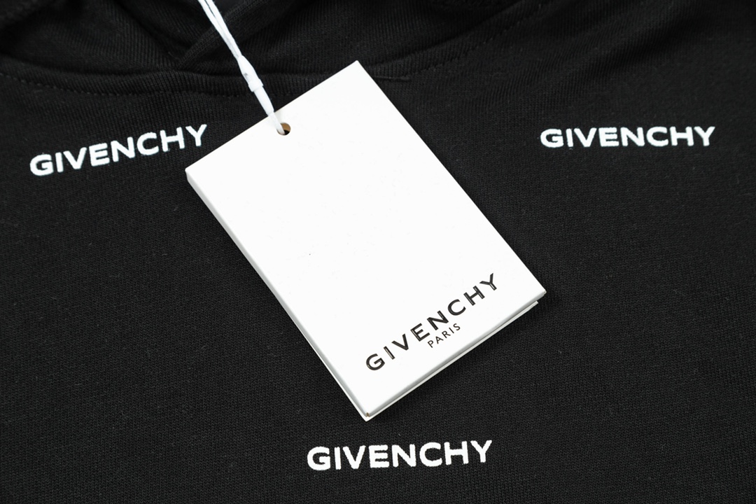 【Givenchy公式旗艦店】好評に付き再入荷！！