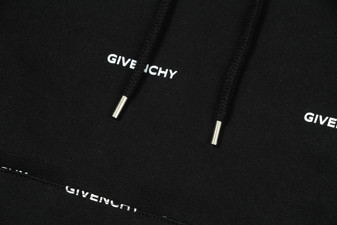 【Givenchy公式旗艦店】好評に付き再入荷！！