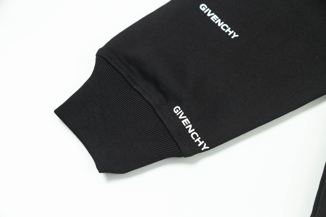 【Givenchy公式旗艦店】好評に付き再入荷！！