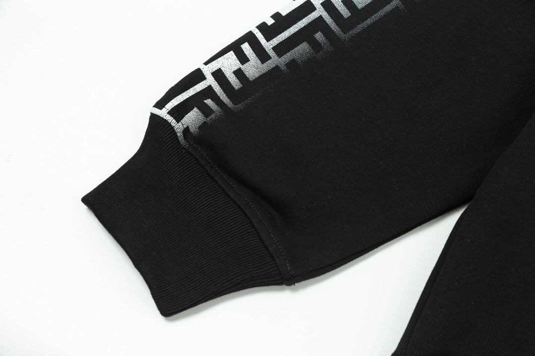 【FENDI 公式旗艦店】好評に付き再入荷!!