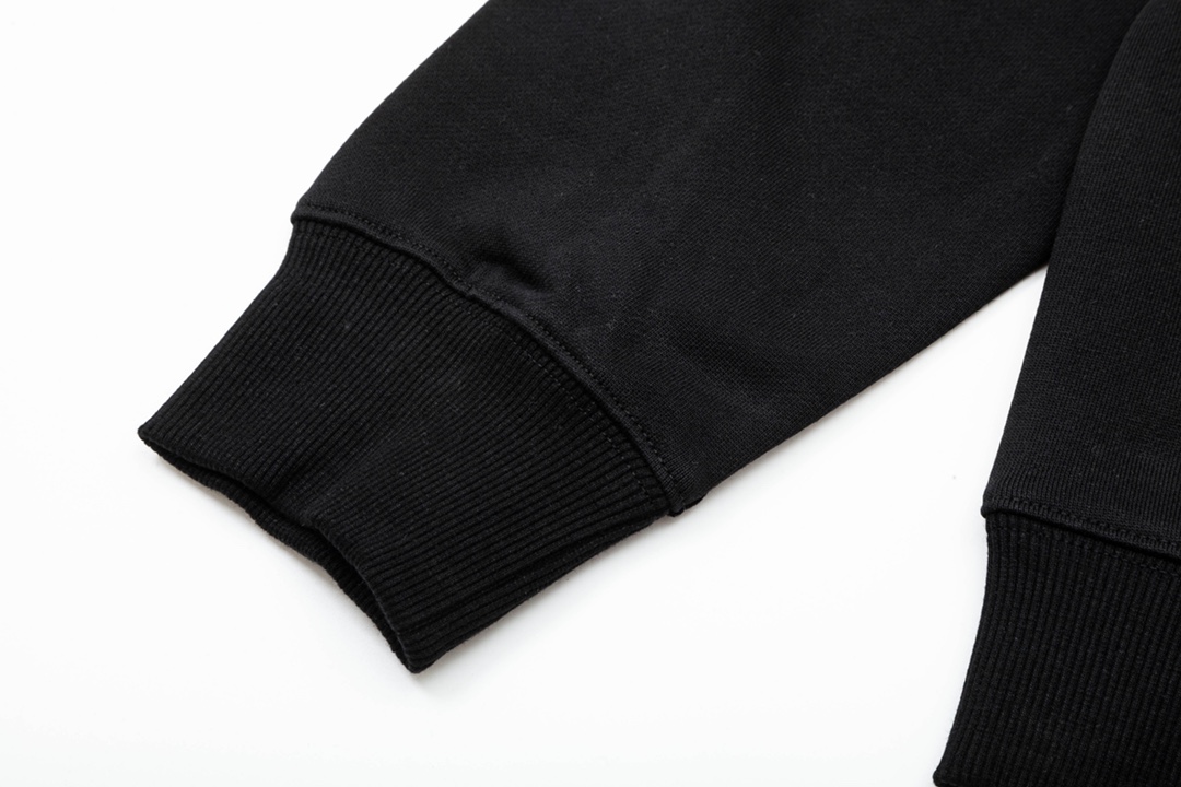 【FENDI 公式旗艦店】着好評に付き再入荷！