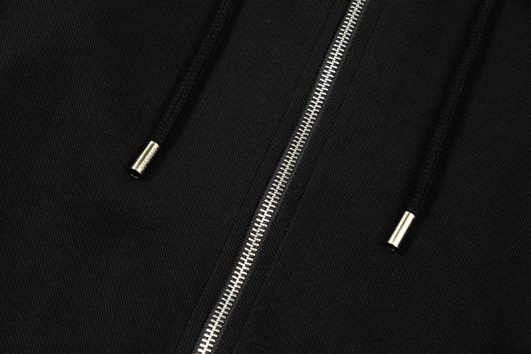 【MONCLER 公式旗艦店】ご好評に付き再入荷!!