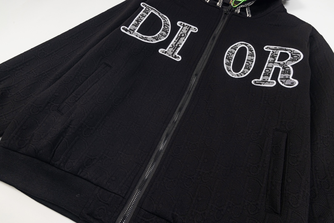 【 Dior 旗艦店】ご好評に付き再入荷！！