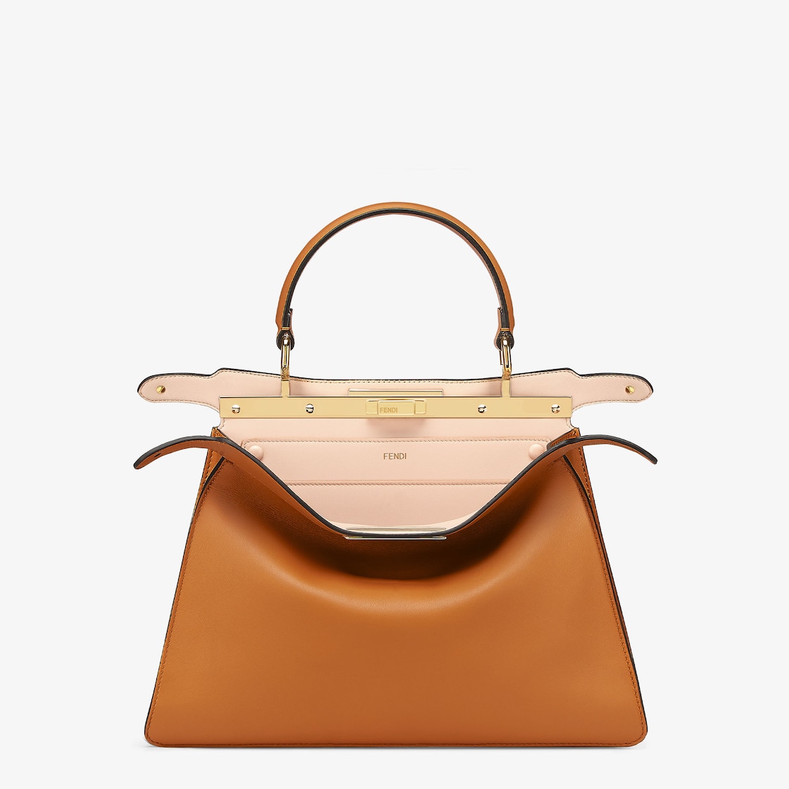 【FENDI】大人気の雑誌に登場！大政絢さん愛用の新作バッグ、ピーカブー アイシーユー ミディアムレザーバッグが登場しました！