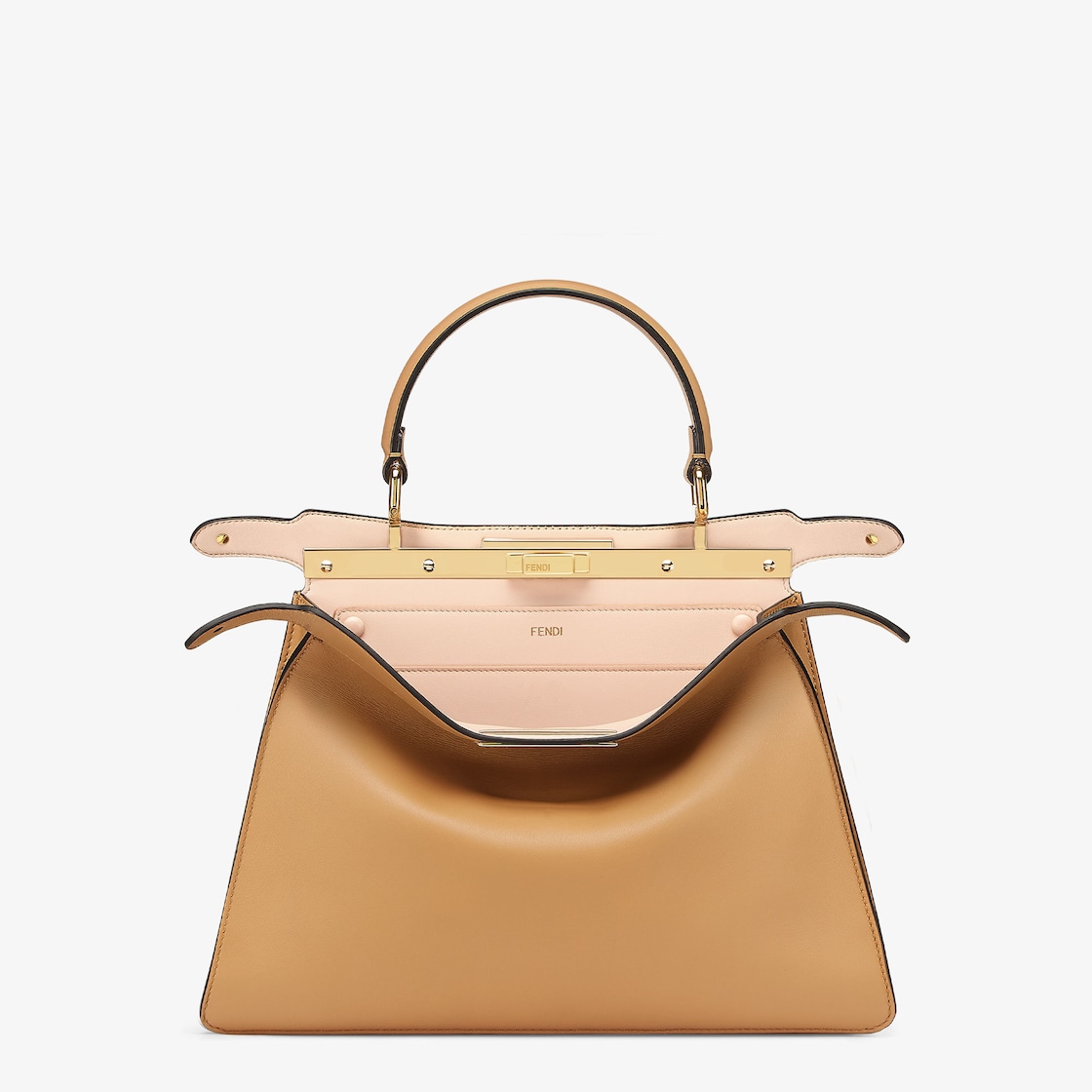 【FENDI】大人気の雑誌に登場！大政絢さん愛用の新作バッグ、ピーカブー アイシーユー ミディアムレザーバッグが登場しました！