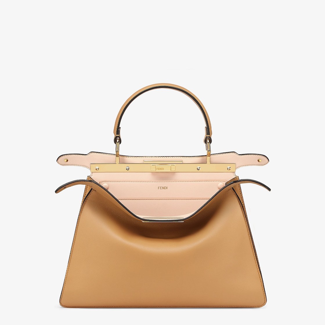 【FENDI】大人気の雑誌に登場!大政絢さん愛用の新作バッグ、ピーカブー アイシーユー ミディアムレザーバッグが登場しました!