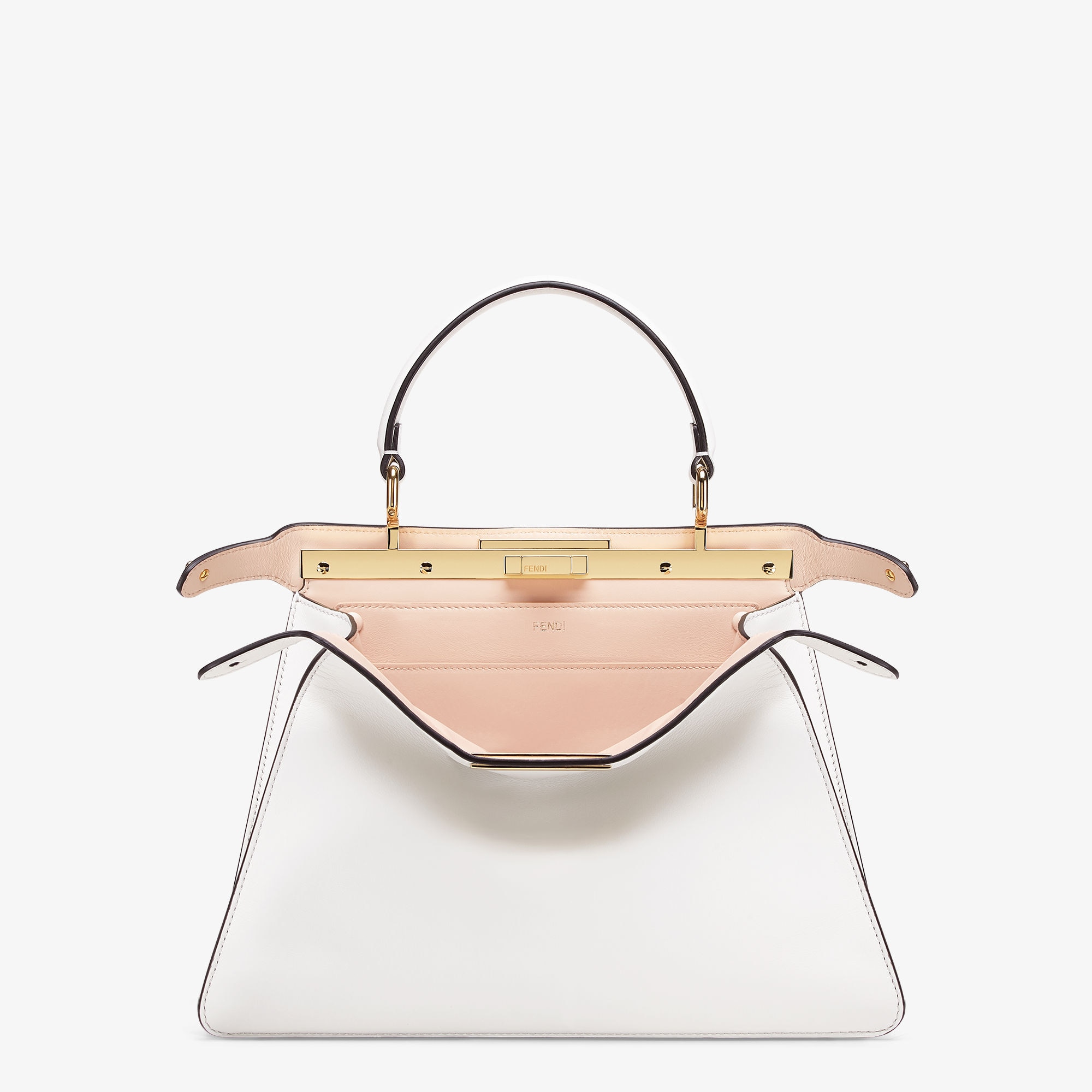 【FENDI】大人気の雑誌に登場！大政絢さん愛用の新作バッグ、ピーカブー アイシーユー ミディアムレザーバッグが登場しました！