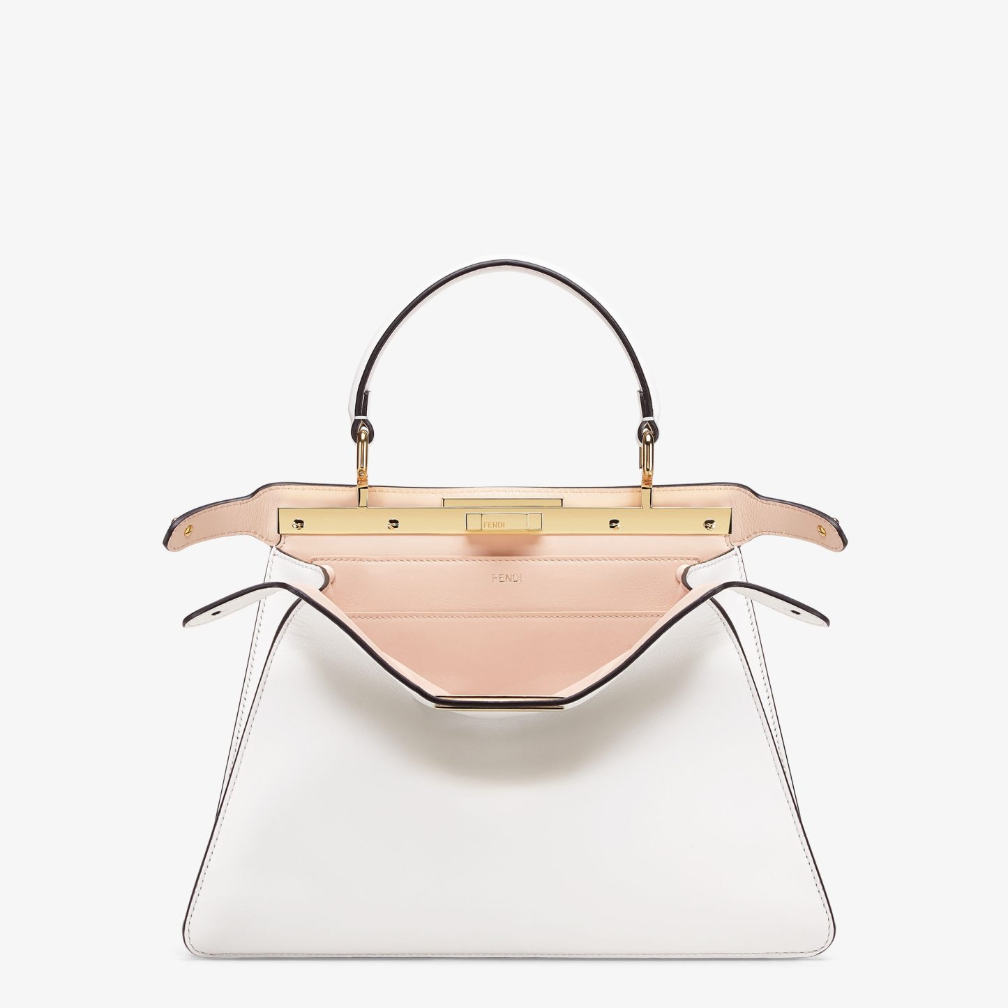 【FENDI】大人気の雑誌に登場!大政絢さん愛用の新作バッグ、ピーカブー アイシーユー ミディアムレザーバッグが登場しました!