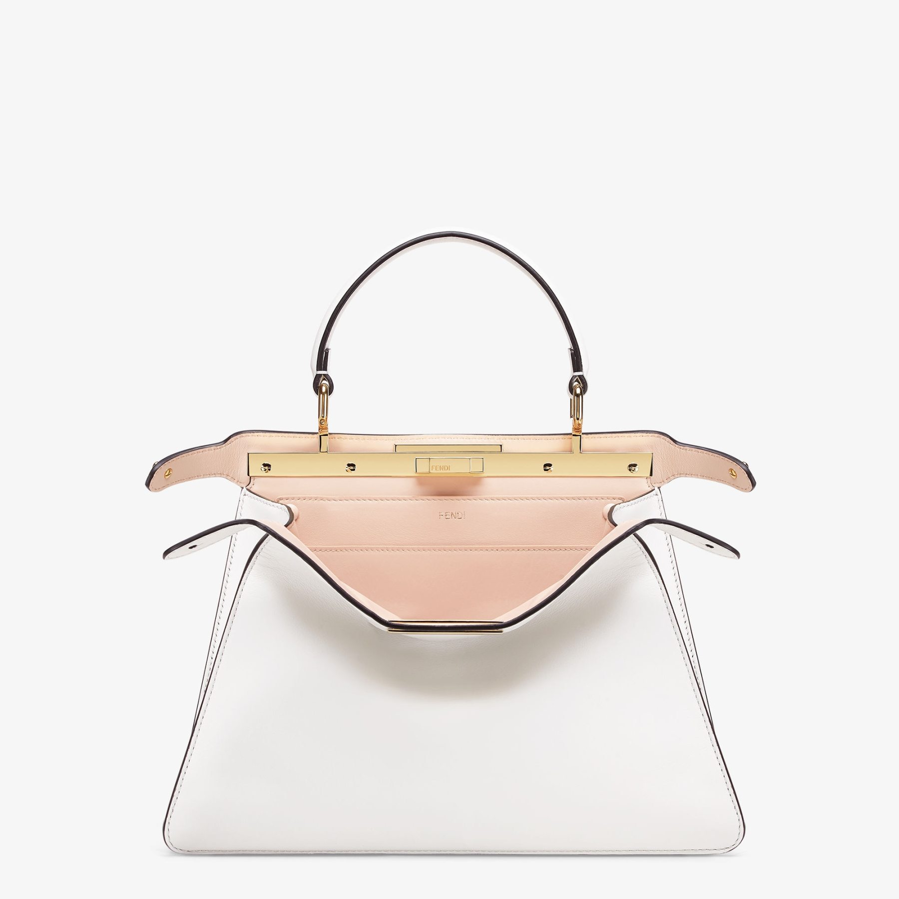 【FENDI】大人気の雑誌に登場!大政絢さん愛用の新作バッグ、ピーカブー アイシーユー ミディアムレザーバッグが登場しました!