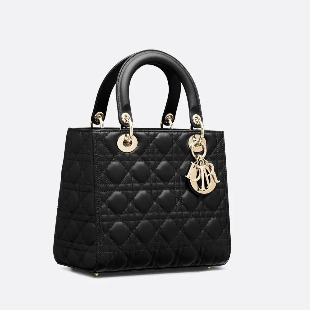 【Dior】朝比奈彩さん、新木優子さん、中村アンさんなど、世界的セレブも愛用する同項 のLADY DIOR ミディアムバッグ！